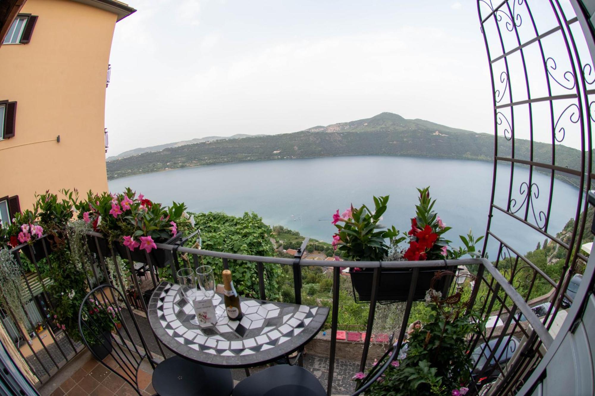 B&B Carpe Diem Vista Lago 冈多菲堡 外观 照片