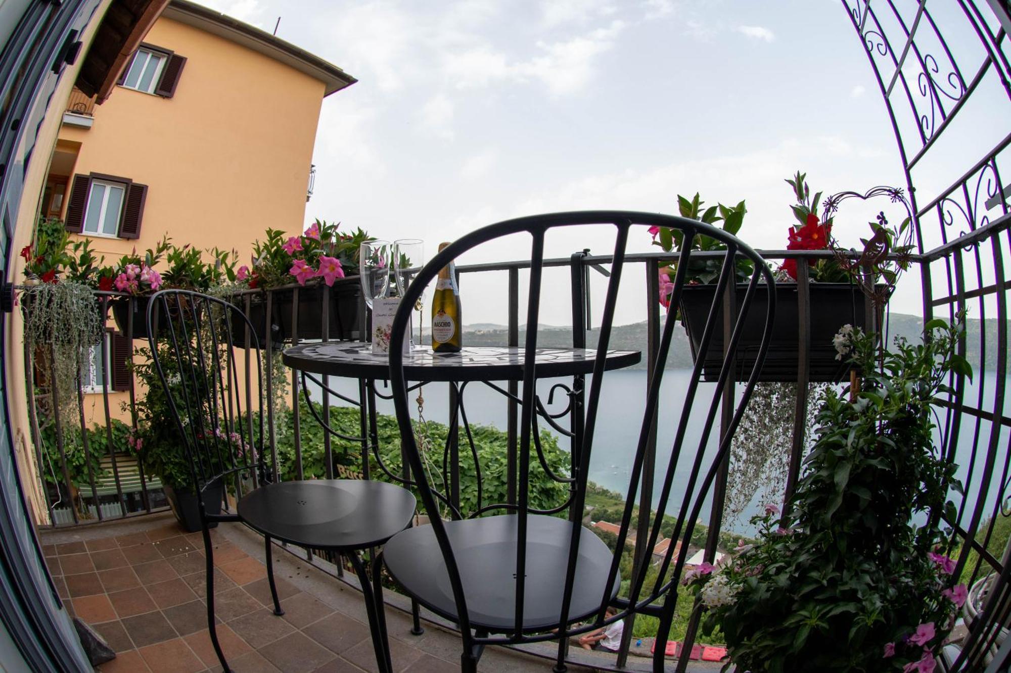 B&B Carpe Diem Vista Lago 冈多菲堡 外观 照片