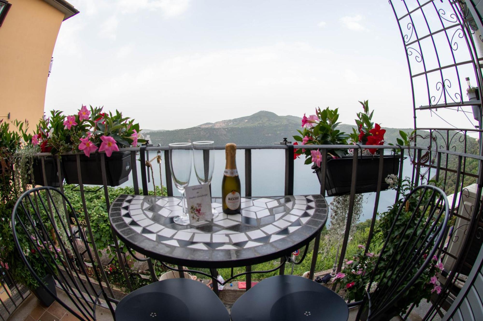 B&B Carpe Diem Vista Lago 冈多菲堡 外观 照片