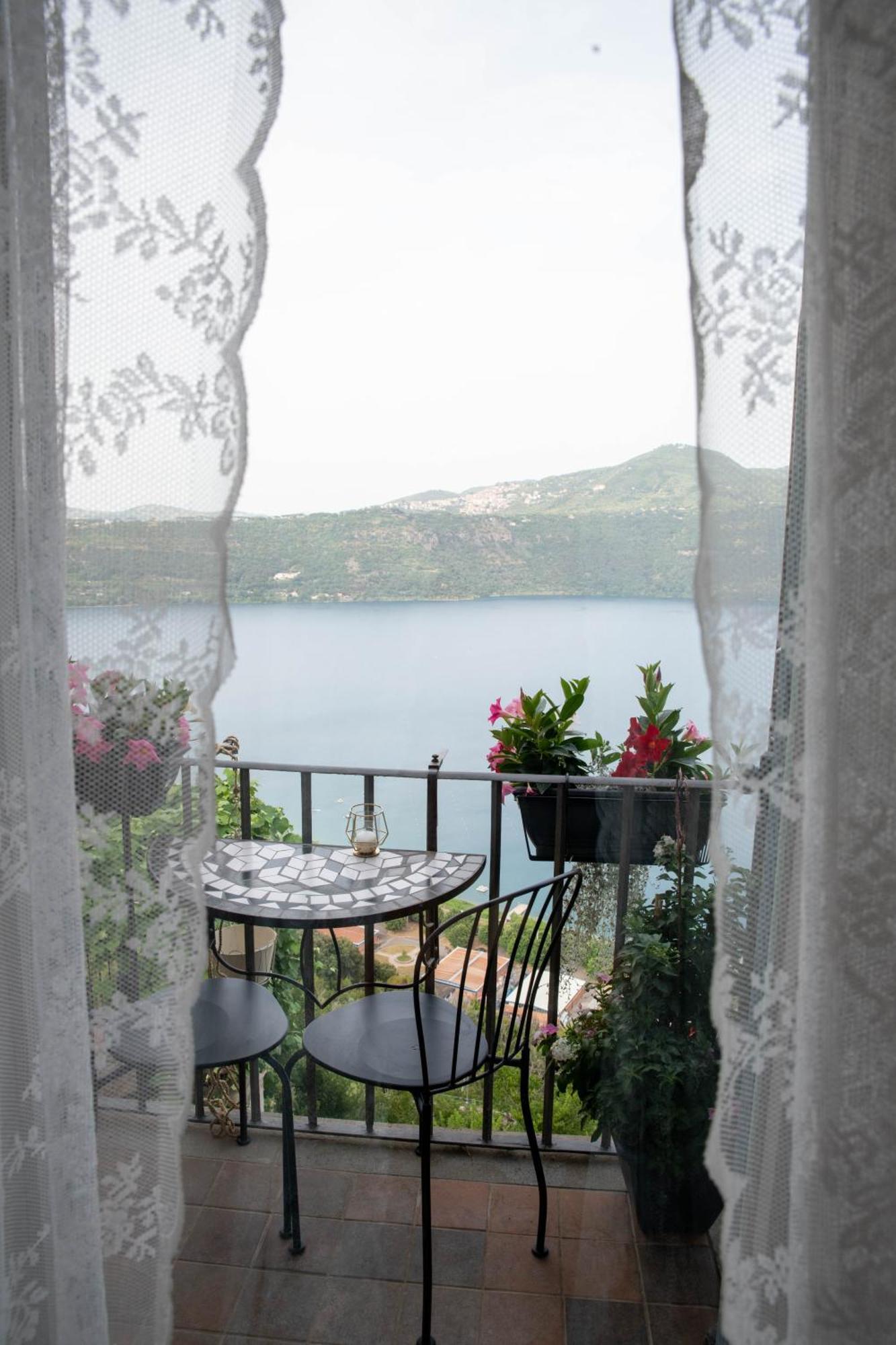 B&B Carpe Diem Vista Lago 冈多菲堡 外观 照片